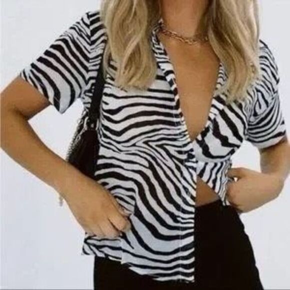 ✨Princess Polly Melissa Zebra Short Sleeve Sheer Button Up Sz 4 Shirt✨ - Picture 3 of 8